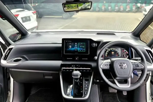 NEW TOYOTA VOXY
