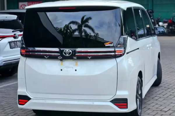 NEW TOYOTA VOXY