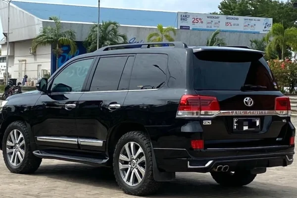 Land Cruiser V8 Facelift Modellista