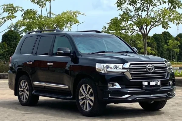 Land Cruiser V8 Facelift Modellista