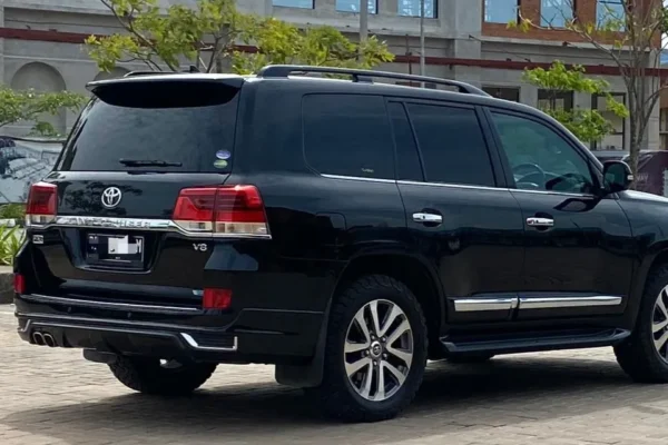 Land Cruiser V8 Facelift Modellista