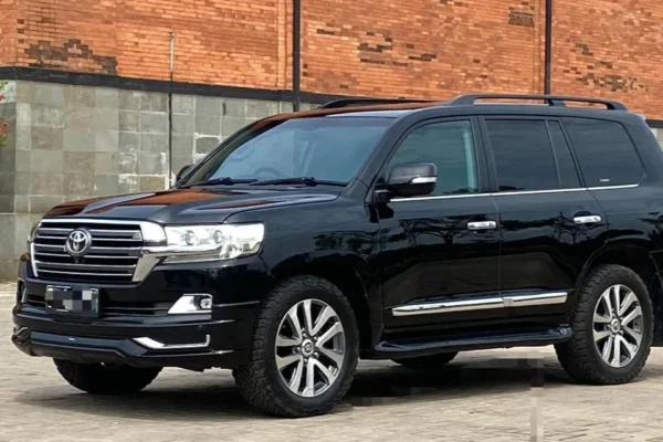 Land Cruiser V8 Facelift Modellista
