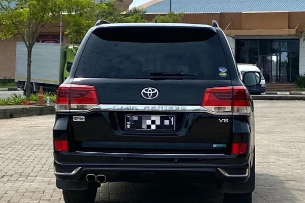 Land Cruiser V8 Facelift Modellista