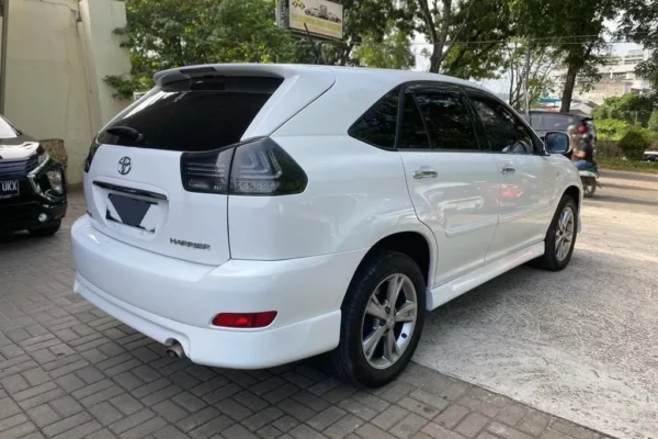 Toyota Harrier 3.0 e-CVT 2003