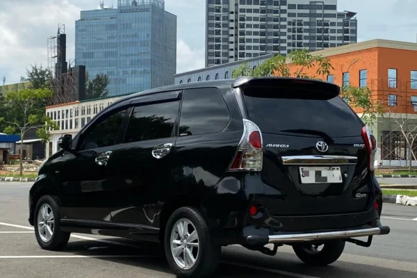 Toyota Avanza Veloz 1.5 AT 2013