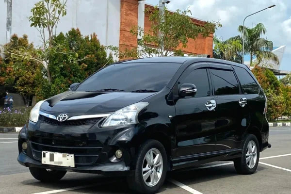 Toyota Avanza Veloz 1.5 AT 2013