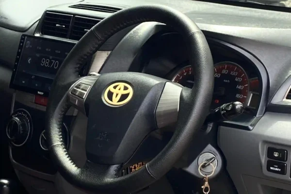 Toyota Avanza Veloz 1.5 AT 2013