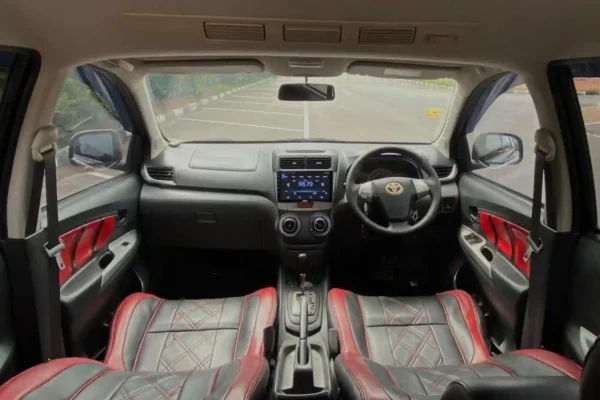 Toyota Avanza Veloz 1.5 AT 2013