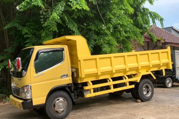 Mitsubishi FE 75 SHDX 136 PS Dump Truck